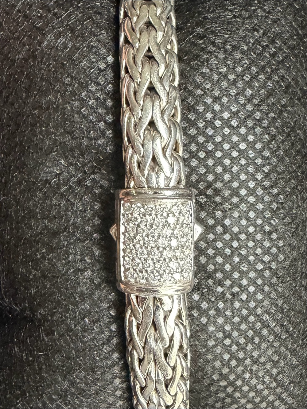 John Hardy Classic Chain
6.5mm Sterling Silver 0.18
CTW Diamond Bracelet